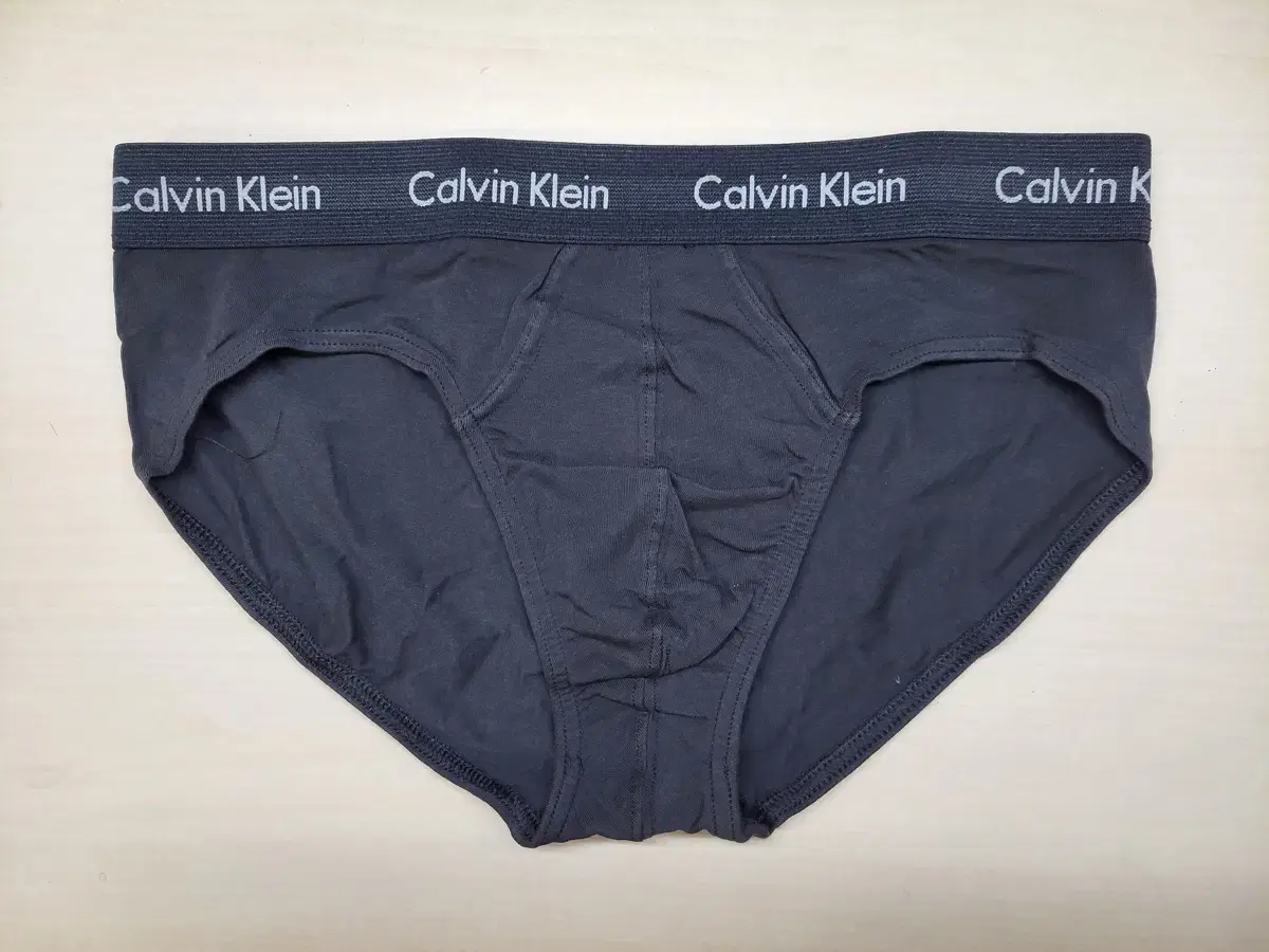 캘빈클라인 삼각팬티 L사이즈 새상품 판매합니다 calvin klein